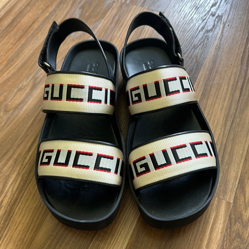 Men’s Gucci sandals